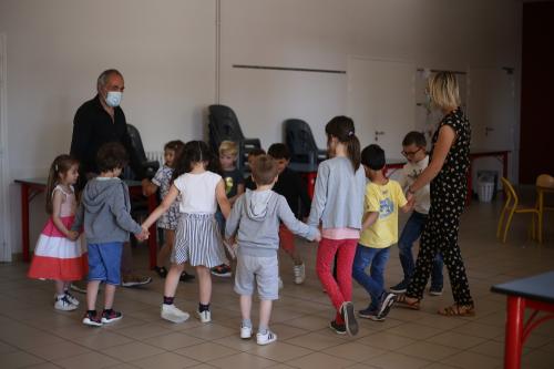 Iconographie - Animation danse et chant à l’école Sainte Marie