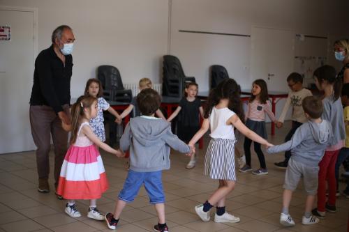 Iconographie - Animation danse et chant à l’école Sainte Marie