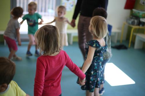 Iconographie - Animation danse et chant à l’école Sainte Marie