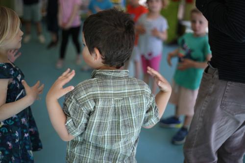 Iconographie - Animation danse et chant à l’école Sainte Marie