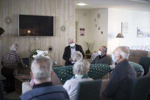 Iconographie - Conférence sur les chansons traditionnelles à la résidence Villas Ginkgos par Jean-Pierre Bertrand et Maurice Artus