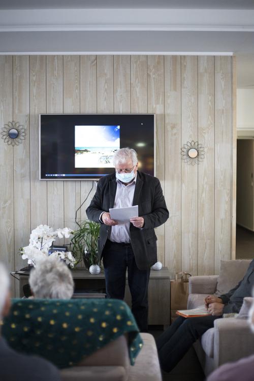 Iconographie - Conférence sur les chansons traditionnelles à la résidence Villas Ginkgos par Jean-Pierre Bertrand et Maurice Artus