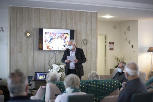 Iconographie - Conférence sur les chansons traditionnelles à la résidence Villas Ginkgos par Jean-Pierre Bertrand et Maurice Artus