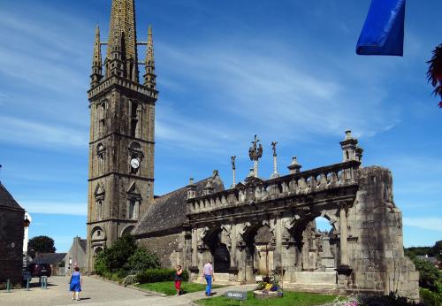 Iconographie - Enclos paroissial l'église Saint-Suliau