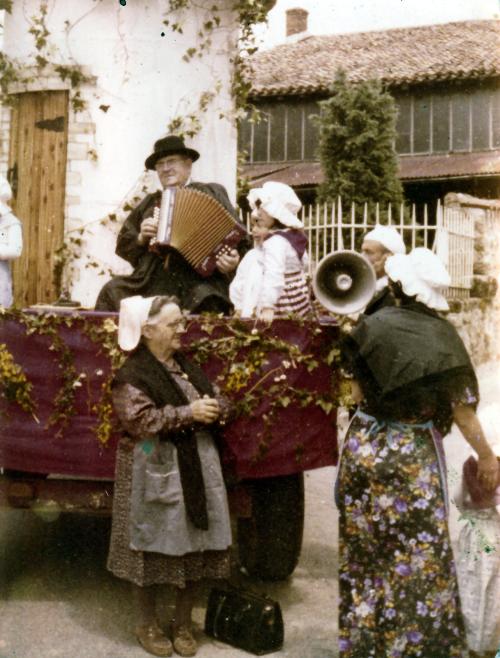 Iconographie - Maurice Delavaud lors d'une fête locale