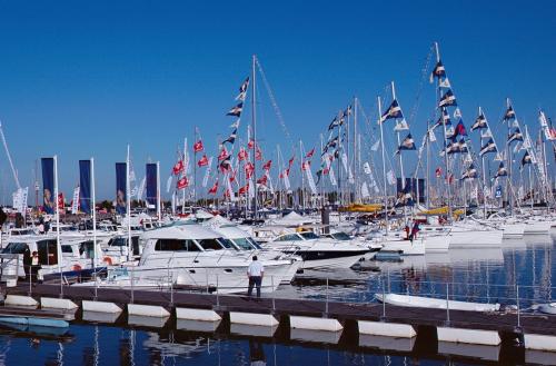 Iconographie - Exposition de bateaux Beneteau au Grand Pavois