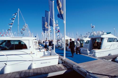 Iconographie - Exposition de bateaux Beneteau au Grand Pavois