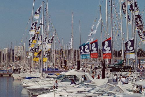 Iconographie - Exposition de bateaux Beneteau au Grand Pavois