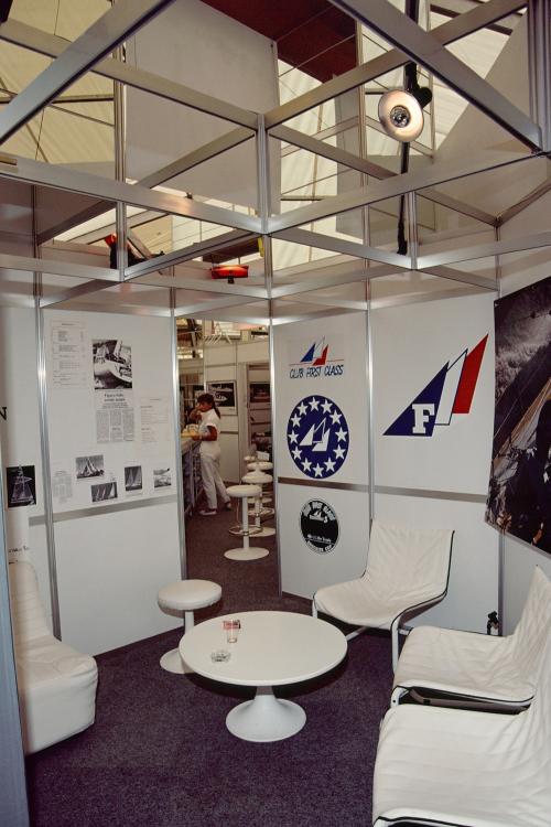 Iconographie - Salle intérieure stand Bénéteau