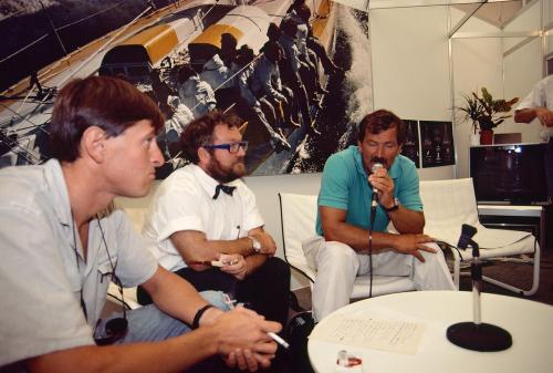 Iconographie - Conférence dans salle intérieur du stand Bénéteau