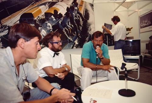 Iconographie - Conférence dans salle intérieur du stand Bénéteau