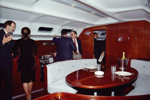 Iconographie - Sur un bateau Bénéteau au salon nautique de Paris