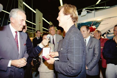 Iconographie - Remise de médaille au salon nautique de Paris