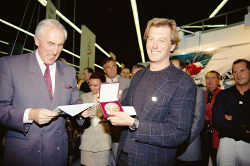 Iconographie - Remise de médaille au salon nautique de Paris