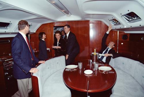 Iconographie - Dans un bateau Bénéteau au salon nautique de Paris