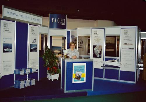 Iconographie - Hôtesses d’accueil pour le stand Yacht Capital