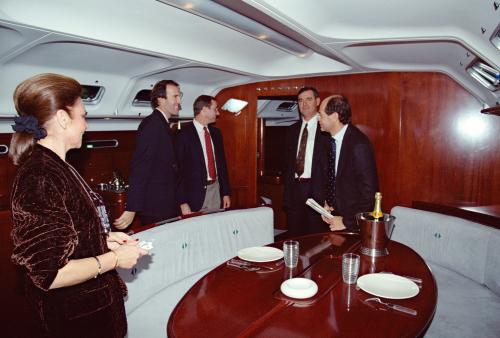 Iconographie - Dans un bateau Bénéteau au salon nautique de Paris