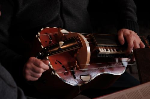 Iconographie - Jeu de vielle à roue par Michel Colleu