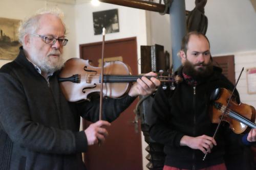 Iconographie - Michel Colleu et Julien Riolet aux violons