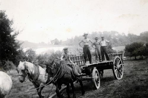 Iconographie - Valets de ferme sur un chariot