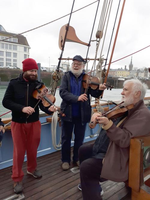 Iconographie - Aux violons : Michel Colleu, Julien Riollet, Claude Ribouillault