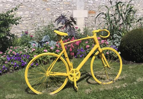 Iconographie - Vélo exposé pour le passage du tour de France