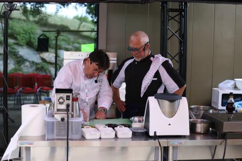 Iconographie - Ateliers des chefs Jean-Marc Perochon et Jean-Pierre Pouvreau à la Grande Fête