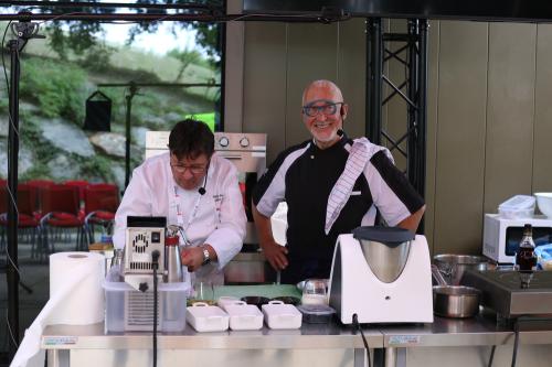 Iconographie - Ateliers des chefs Jean-Marc Perochon et Jean-Pierre Pouvreau à la Grande Fête