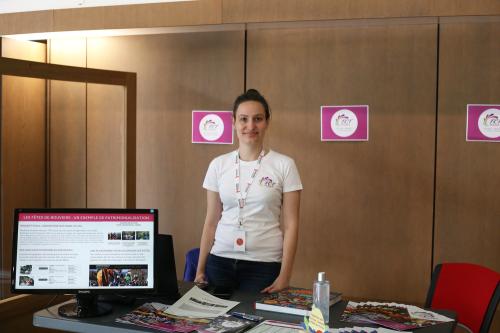 Iconographie - Marie Rivallin sur le stand de la FCF à la Grande Fête