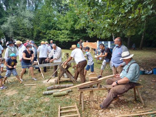 Iconographie - Coupe de bois et savoir-faire lors de la Grande Fête