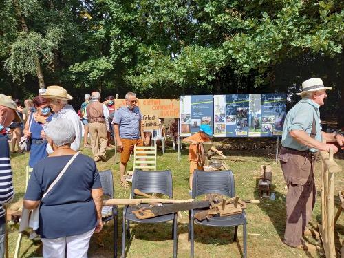 Iconographie - Coupe de bois et savoir-faire lors de la Grande Fête