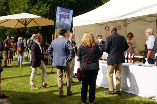 Iconographie - Stands des producteurs de la Vendée lors de la Grande Fête