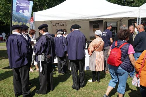 Iconographie - Dégustation sur les stands des producteurs de Vendée lors de la Grande Fête 