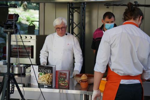 Iconographie - Démonstration de cuisine par Lionel Guilbaud lors de la Grande Fête de Vendée