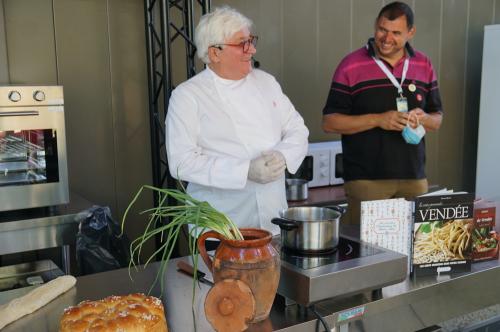 Iconographie - Démonstration de cuisine par Lionel Guilbaud lors de la Grande Fête de Vendée