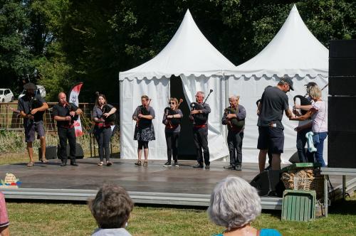 Iconographie - Concert de veuzes lors de la Grande Fête