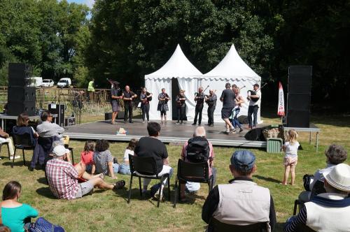 Iconographie - Concert de veuzes lors de la Grande Fête