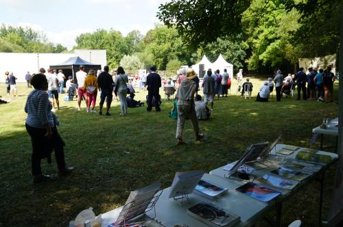 Iconographie - Ambiance spectacle dans une prairie de l’Historial lors de la Grande Fête de Vendée