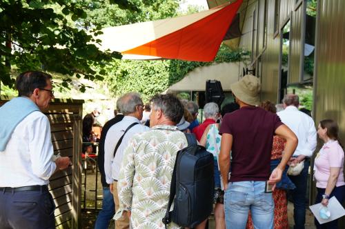 Iconographie - File d’attente pour la démonstration culinaire des chefs lors de la Grande Fête