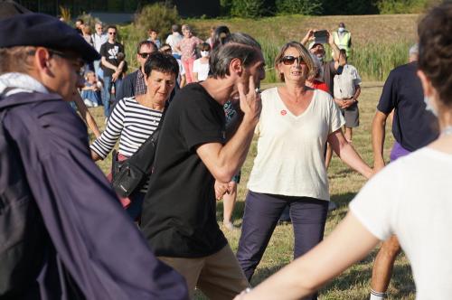 Iconographie - Danse autour du Mât de Mai lors de la Grande Fête