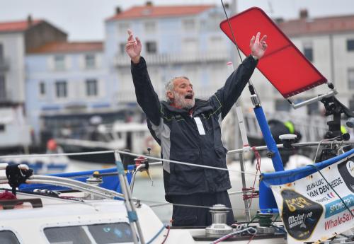 Iconographie - Jean-Luc Van den Heede arrivée du Golden Globe race