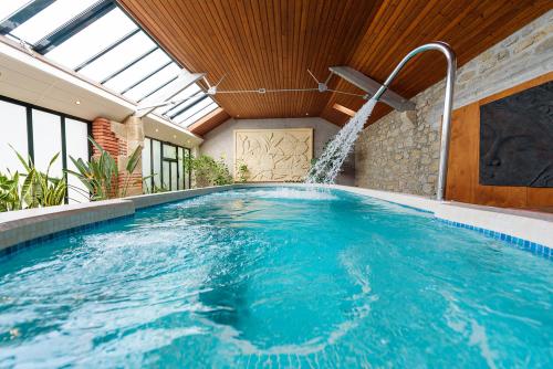 Iconographie - Piscine du Château Boisniard