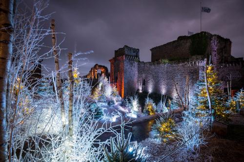 Iconographie -  Noël au château - Le marché