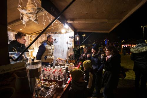 Iconographie -  Noël au château - Le marché