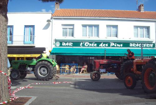 Iconographie - Tracteur agricole - Le départ