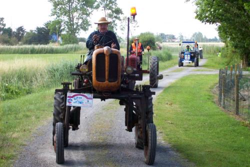 Iconographie - Sortie de la CAPVA -Tracteur vigneron