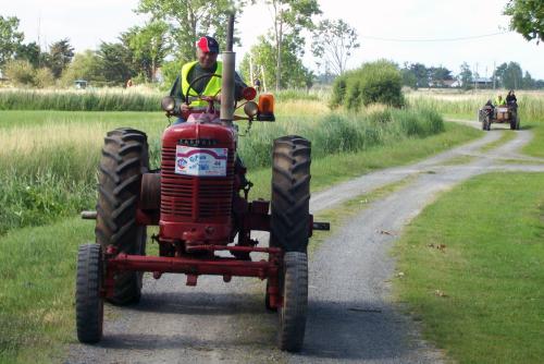 Iconographie - Tracteur agricole Farmall