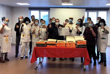 Iconographie - Remise de galettes au centre hospitalier en solidarité aux soignants