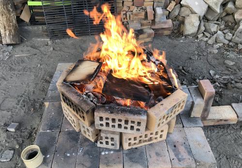 Iconographie - Cuisson au feu de bois de raku