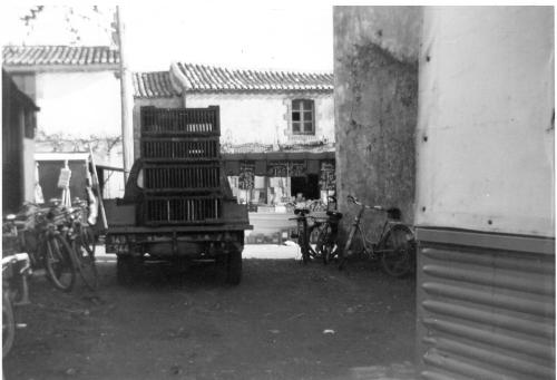 Iconographie - Le marché de Saint-Jean-de-Corcoué, commerce ambulant